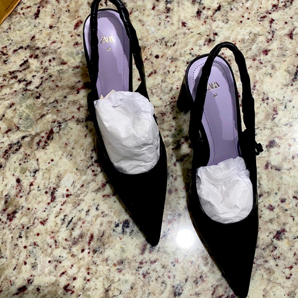 Sold out brand new chunky heel black pumps.